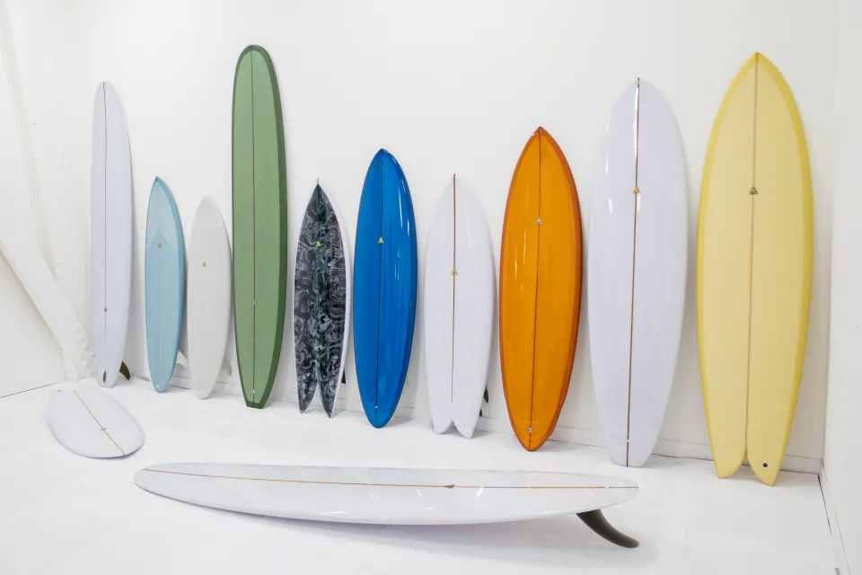 Shapers Club马雷讷工坊中的多款手工定制冲浪板